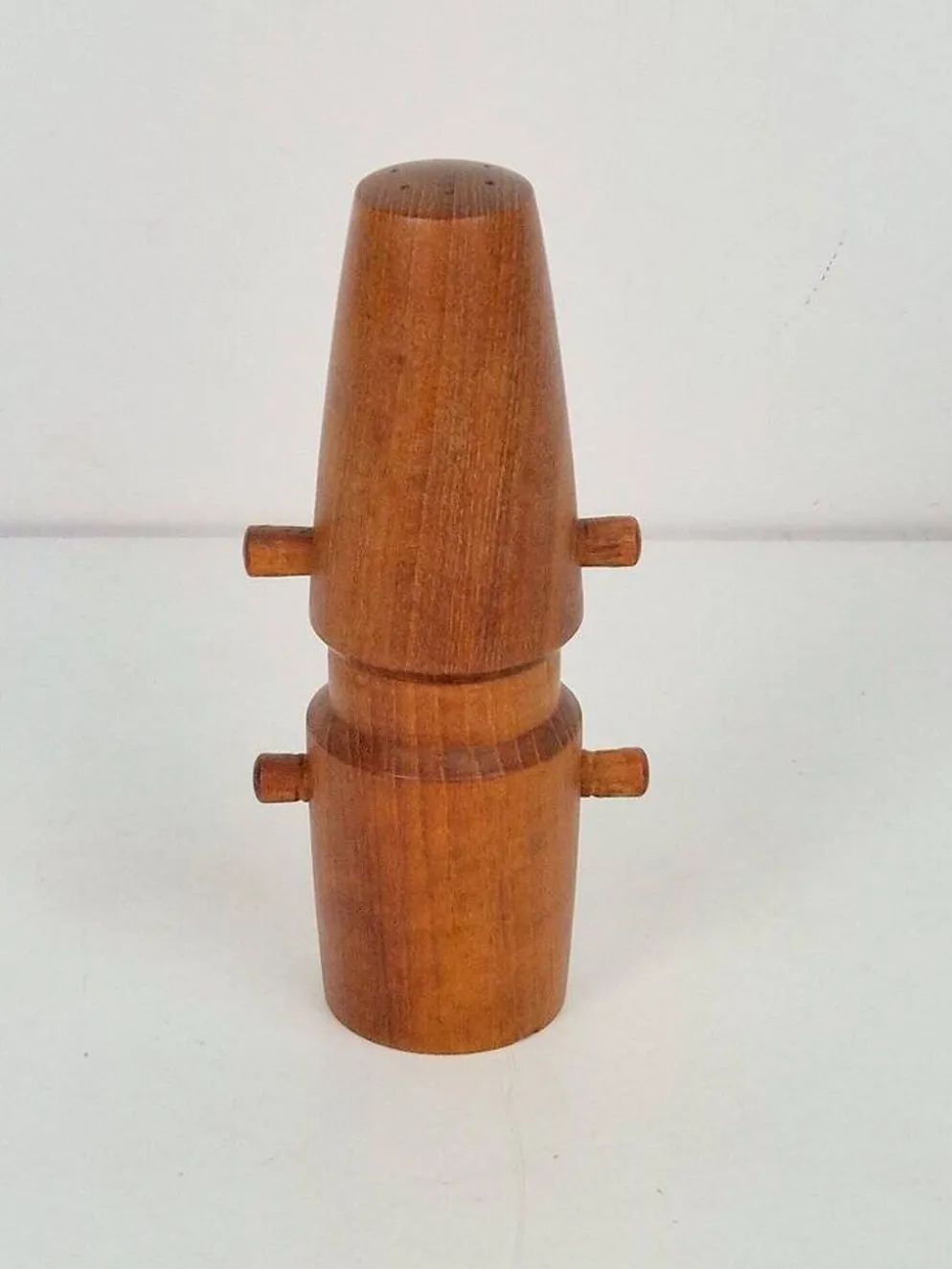 Salière et poivrière par Jens Quistgaard pour Dansk Designs, années 1960.