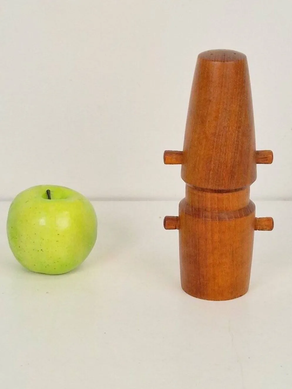 Salière et poivrière par Jens Quistgaard pour Dansk Designs, années 1960.