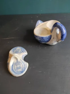Salière et poivrière vietnamienne vintage en forme de cygne