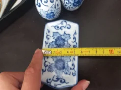 Salière et poivrière vintage en porcelaine bleue
