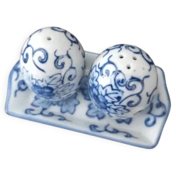 Salière et poivrière vintage en porcelaine bleue