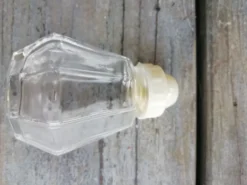 Salière à facettes bouchon bakélite