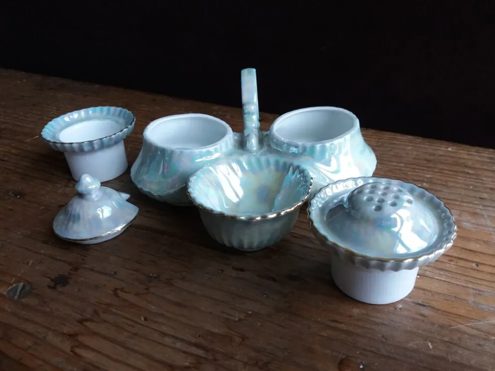 Salière poivrier moutardier, porcelaine