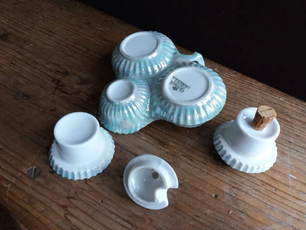 Salière poivrier moutardier, porcelaine
