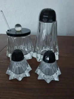 Salière, Poivrier, moutardier, sucrier en cristal