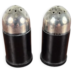 Salières et poivrières en bakélite et métal argenté par Hans Jensen & Co pour Nysølv, Danemark, 1950.