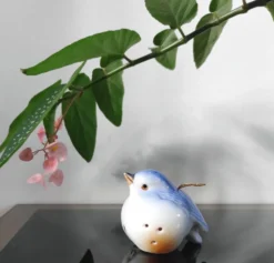 Salière vintage oiseau en porcelaine bleue et blanche