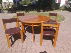 Salle a manger brutaliste en orme et cuir