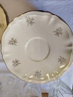 Sarreguemines 12 assiettes à dessert modèle Fleurs de France