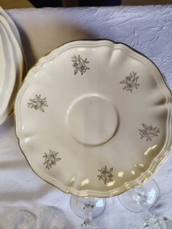 Sarreguemines 12 assiettes à dessert modèle Fleurs de France