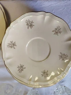 Sarreguemines 12 assiettes à dessert modèle Fleurs de France