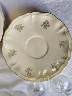 Sarreguemines 12 assiettes à dessert modèle Fleurs de France