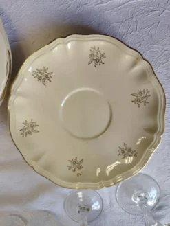 Sarreguemines 12 assiettes à dessert modèle Fleurs de France