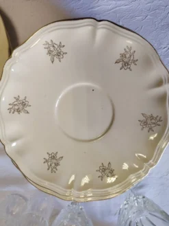 Sarreguemines 12 assiettes à dessert modèle Fleurs de France