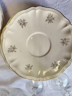 Sarreguemines 12 assiettes à dessert modèle Fleurs de France
