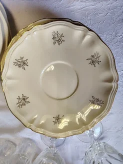 Sarreguemines 12 assiettes à dessert modèle Fleurs de France