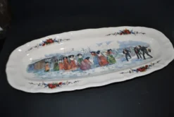 Sarreguemines grand plat ovale Obernai la bataille de boule de neige H. Loux