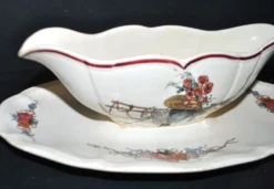 Sarreguemines lot saucière et ravier en faïence décor "Obernai" Henri Loux