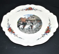 Sarreguemines plat Obernai chantourné en faïence décor cavaliers Alsace par Loux