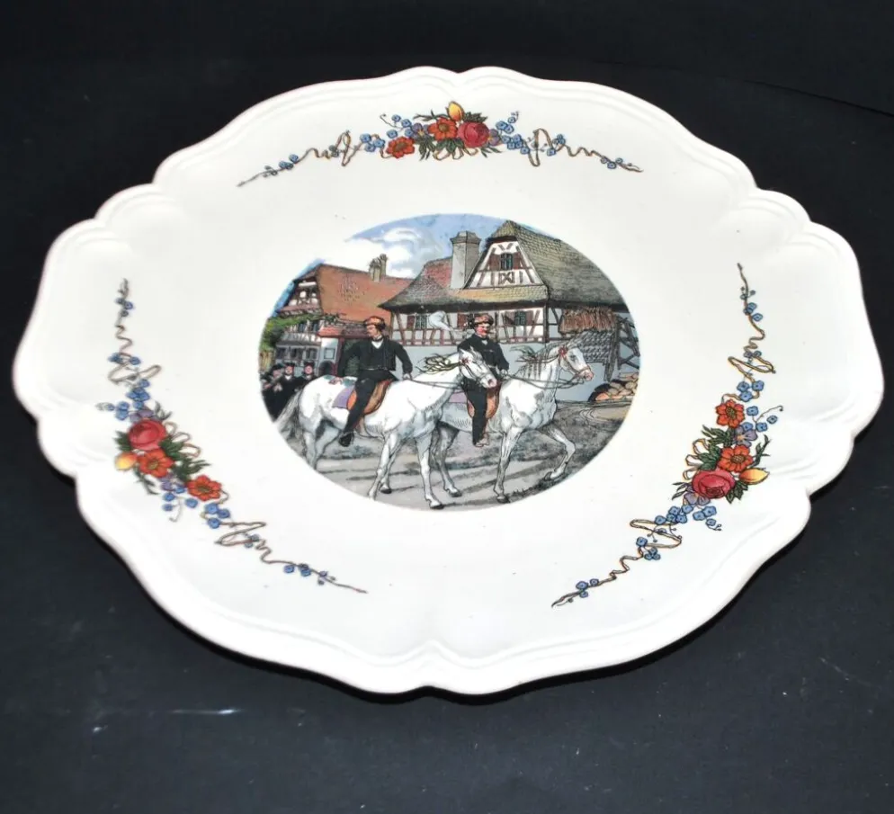 Sarreguemines plat Obernai chantourné en faïence décor cavaliers Alsace par Loux