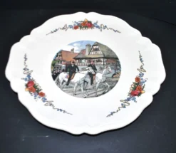 Sarreguemines plat Obernai chantourné en faïence décor cavaliers Alsace par Loux
