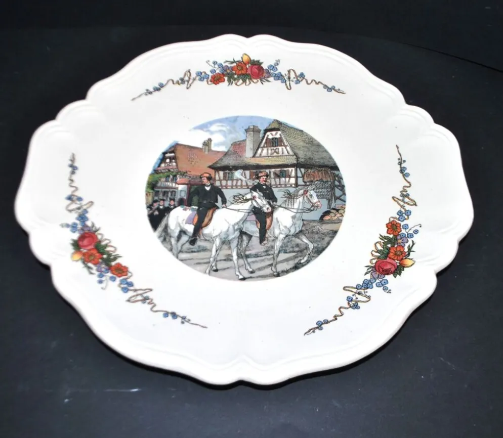 Sarreguemines plat Obernai chantourné en faïence décor cavaliers Alsace par Loux