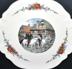 Sarreguemines plat Obernai chantourné en faïence décor cavaliers Alsace par Loux