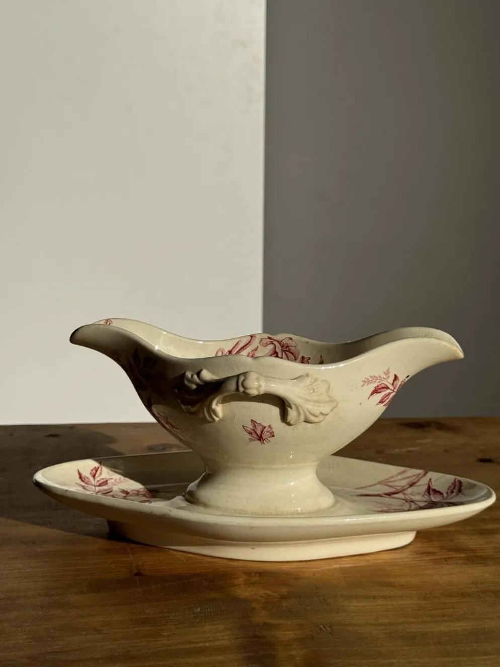 Saucier ancienne en faïence rose de Badonviller modèle Jasmin
