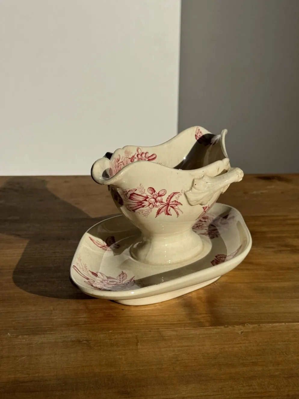 Saucier ancienne en faïence rose de Badonviller modèle Jasmin