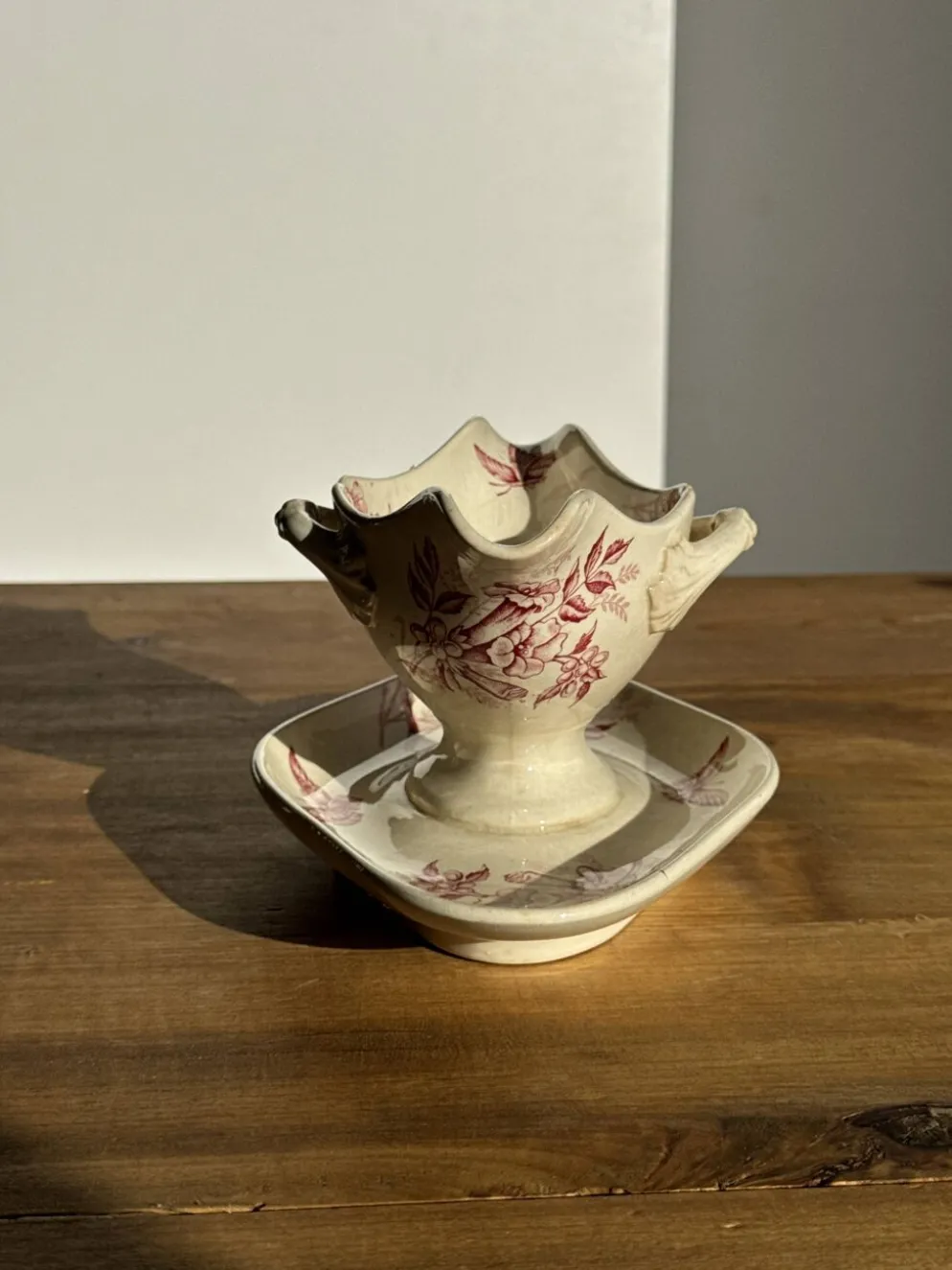 Saucier ancienne en faïence rose de Badonviller modèle Jasmin