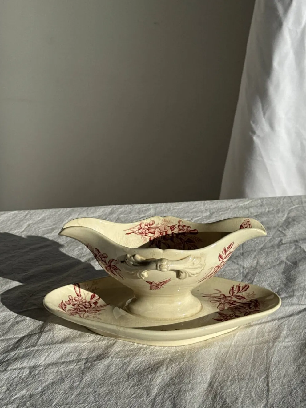 Saucier ancienne en faïence rose de Badonviller modèle Jasmin
