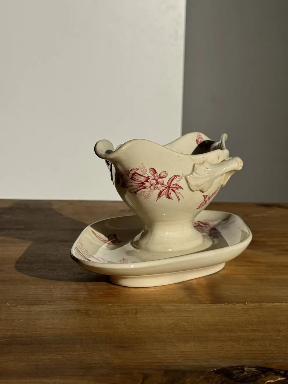 Saucier ancienne en faïence rose de Badonviller modèle Jasmin