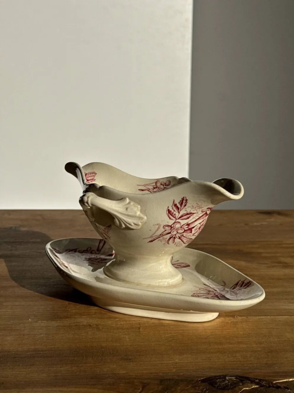 Saucier ancienne en faïence rose de Badonviller modèle Jasmin