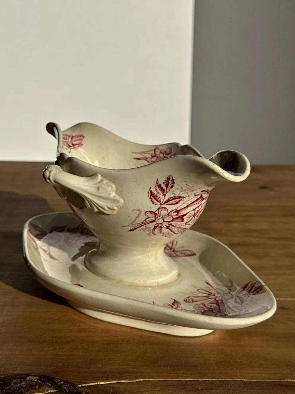 Saucier ancienne en faïence rose de Badonviller modèle Jasmin