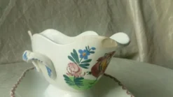 Sauciere en faience decor au coq sarreguemines hamage nord de la france