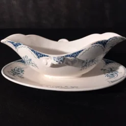 Sauciere xixème en faïence, estampillée lille k&g luneville