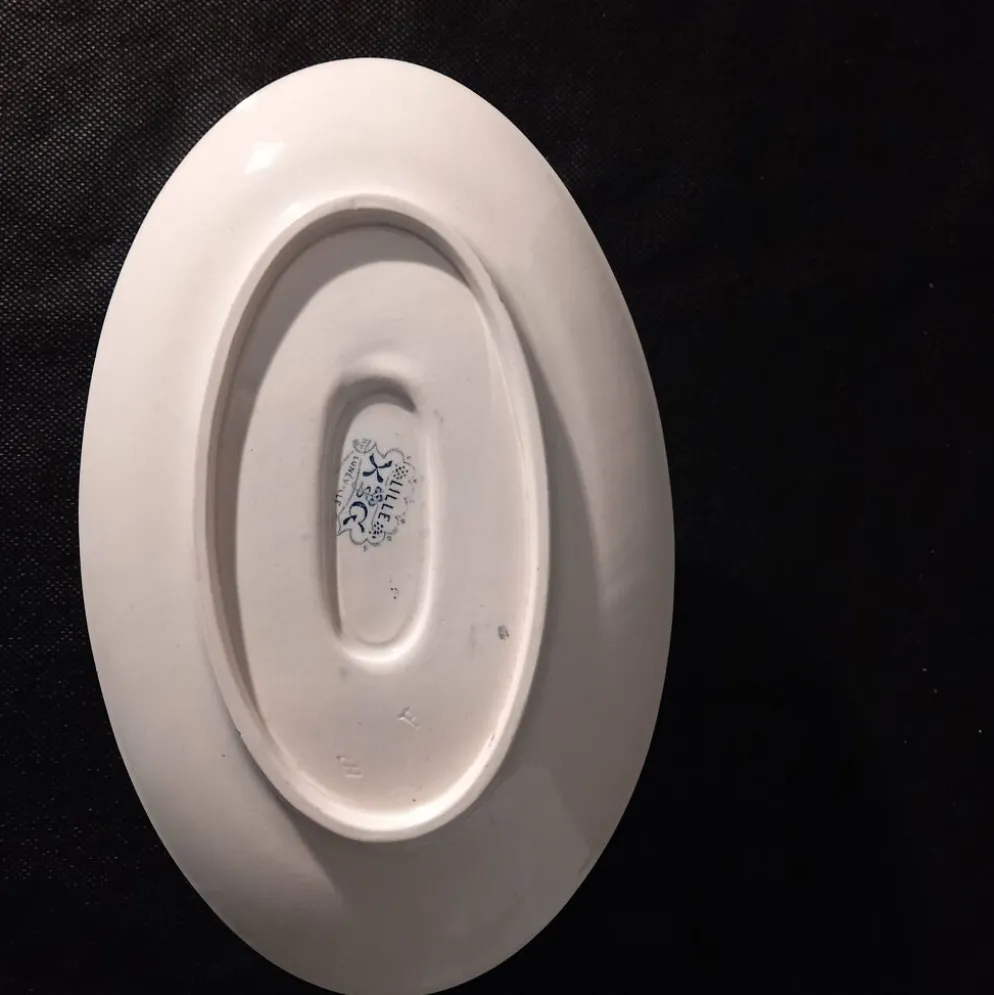 Sauciere xixème en faïence, estampillée lille k&g luneville
