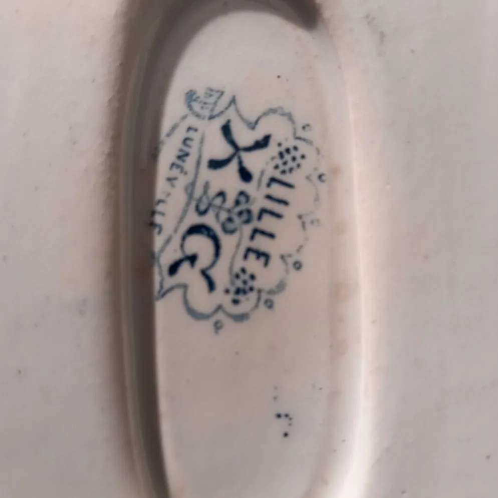 Sauciere xixème en faïence, estampillée lille k&g luneville