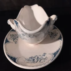 Sauciere xixème en faïence, estampillée lille k&g luneville