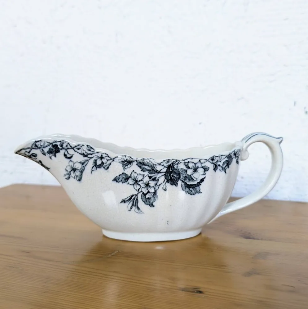 Saucière ancienne en faïence à décor floral