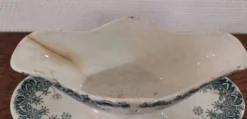 Saucière ancienne en faïence "Société Anonyme" St Amand et Hamage