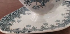 Saucière ancienne en faïence 