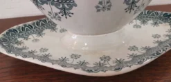 Saucière ancienne en faïence 
