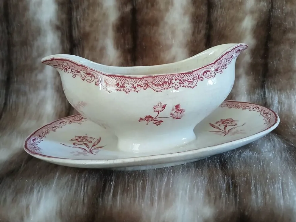 Saucière ancienne en Terre de fer Sarreguemines