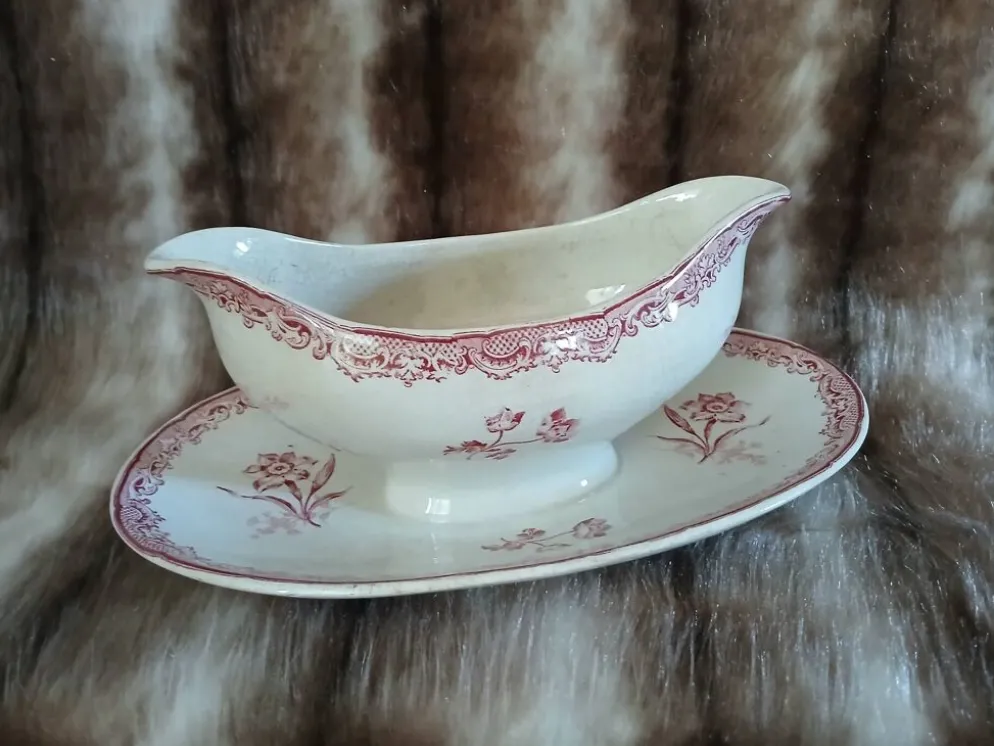 Saucière ancienne en Terre de fer Sarreguemines