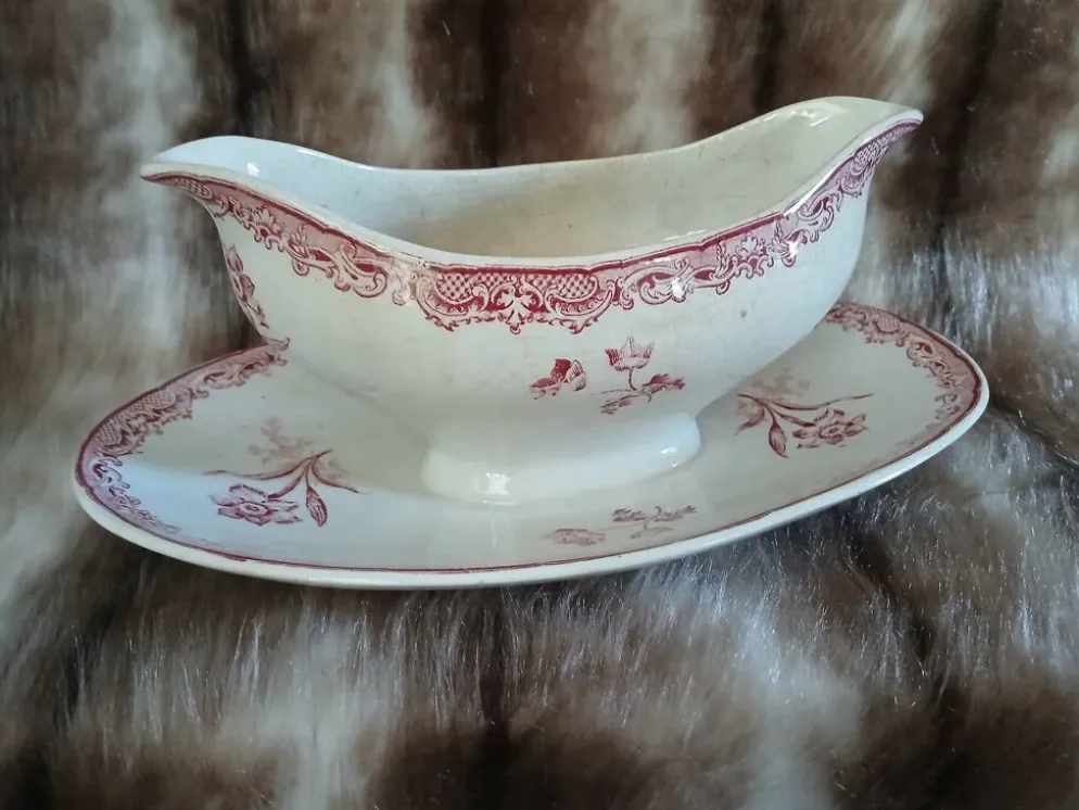 Saucière ancienne en Terre de fer Sarreguemines
