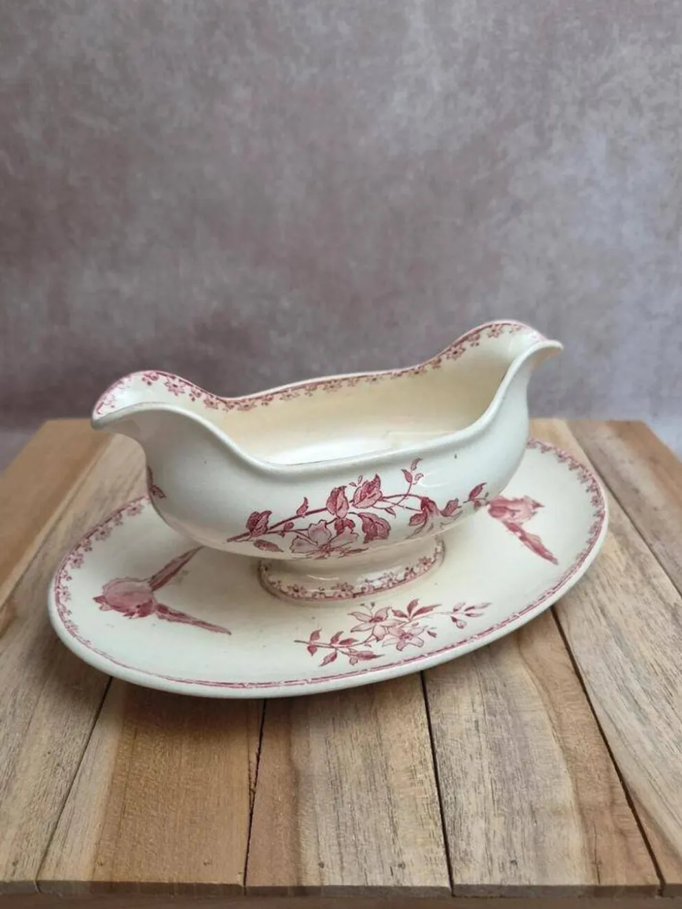 Saucière ancienne en terre de fer Sarreguemines & Digoin Favori rose oiseaux