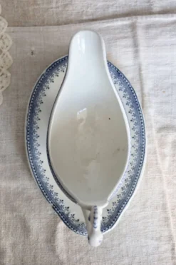 Saucière ancienne en terre de fer – Modèle Bordure