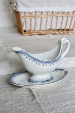 Saucière ancienne en terre de fer – Modèle Bordure