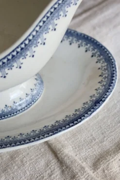 Saucière ancienne en terre de fer – Modèle Bordure
